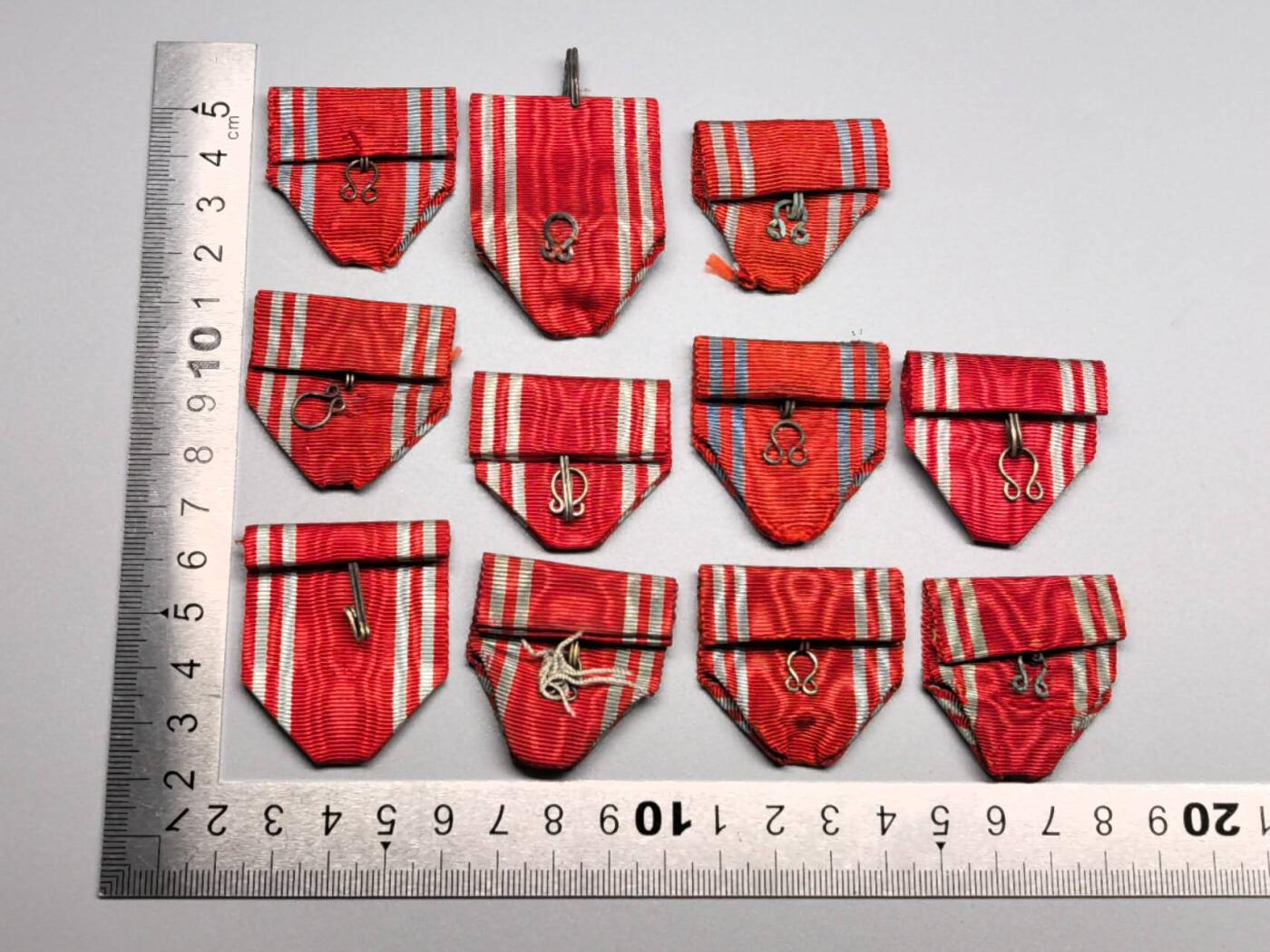 小驴勋章奖章收藏1月10日周六晚六点拍卖（珍爱和平，收藏战争，铭记历史，勿忘国耻，忠党爱国。有偿代拍，送拍规则在简介最后，参拍须阅读规则后再参拍，关系到运费包装发货时效真假辨别等关键信息，拍卖时不再发原图，看大图店主微信码在拍卖店铺介绍里） 赤十字社绶带一组11个