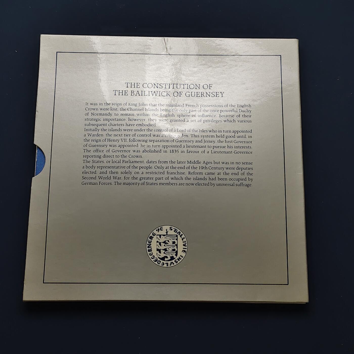 【全场包邮】纯粹捡漏拍492场【封装套币专场】-注意佣金 根西1985年2镑解放40周年官方卡装克朗型纪念币