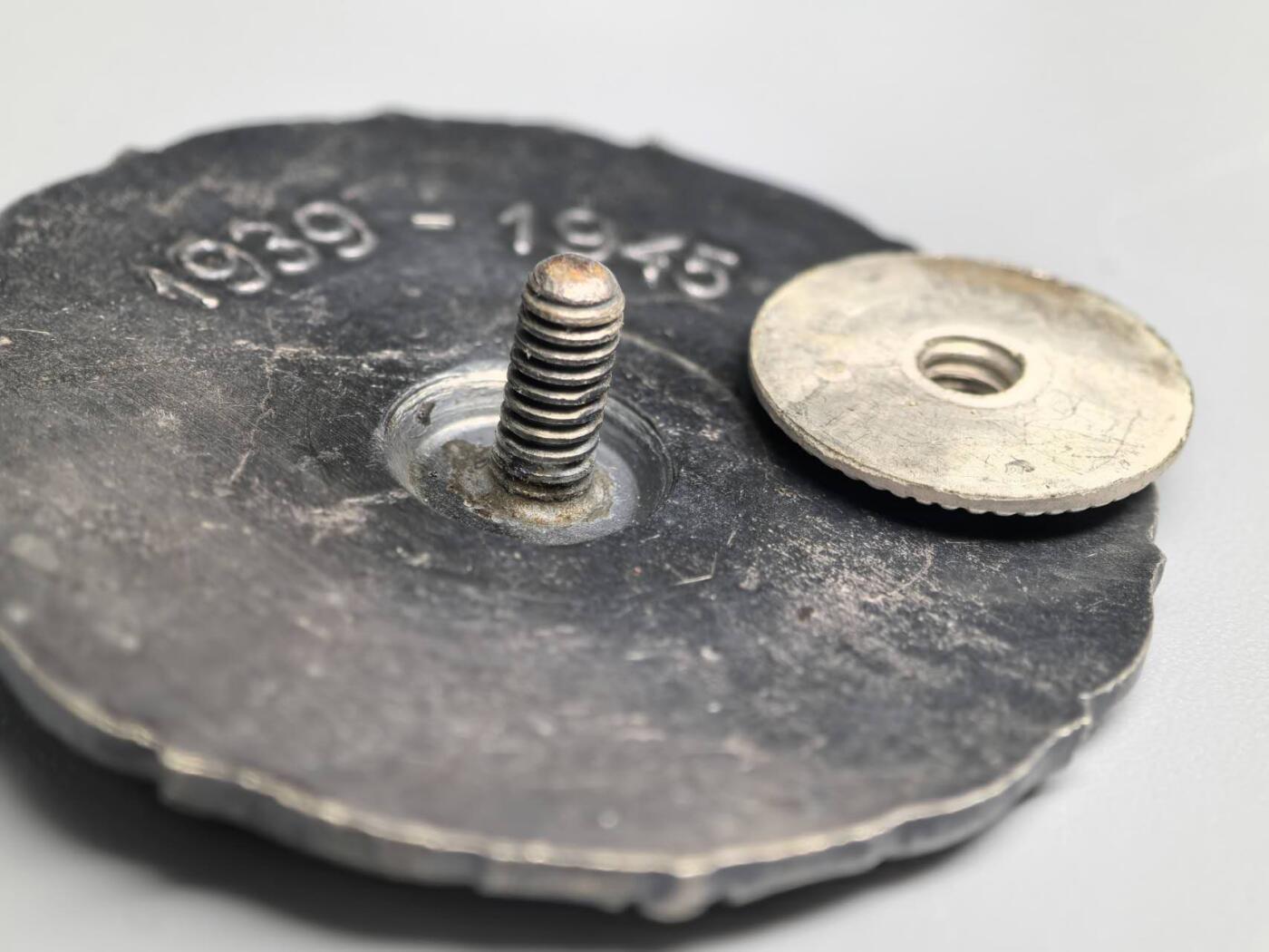 小驴勋章奖章收藏1月10日周六晚六点拍卖（珍爱和平，收藏战争，铭记历史，勿忘国耻，忠党爱国。有偿代拍，送拍规则在简介最后，参拍须阅读规则后再参拍，关系到运费包装发货时效真假辨别等关键信息，拍卖时不再发原图，看大图店主微信码在拍卖店铺介绍里）