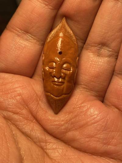 苏工名家王红秋个人作品展示 - 苏工核雕纯手工雕刻，超长二花静思单籽，个性十足，市场无同款，尺寸1。7x4.75喜欢的来