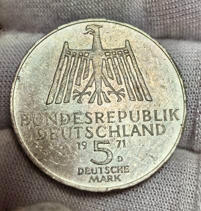 外国优质银币非洲美洲币，周六九点倒数截拍，满百包邮，持续收拍 - 西德1971 年 5 马克纪念币11.2克纯银价126元，正面以艺术化 “AD” 标识纪念丢勒（1471-1528），背面是联邦鹰徽，题材关联文艺复兴艺术巨匠，设计独特，具文化与收藏价值。