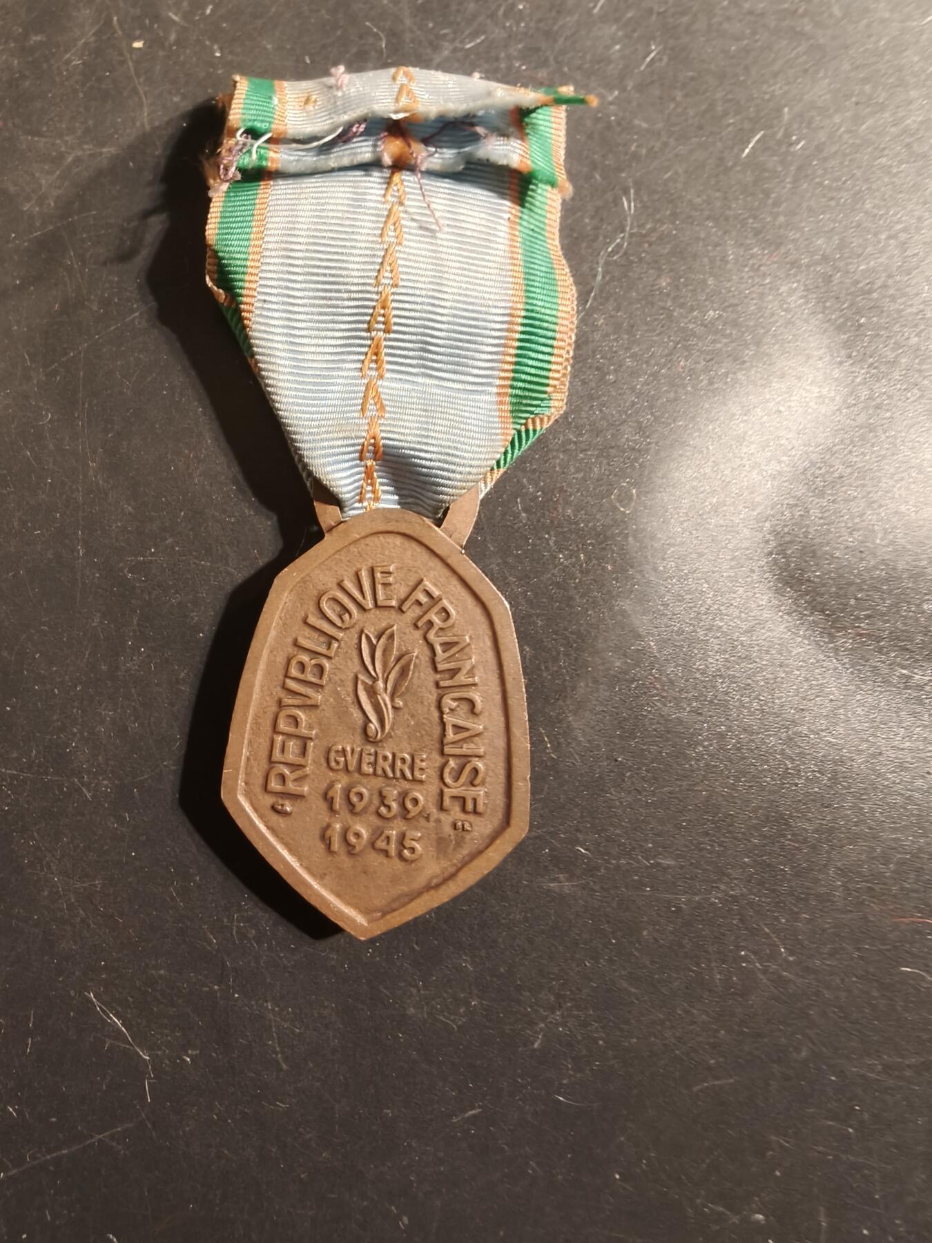老王徽章第175期 法国二战纪念章