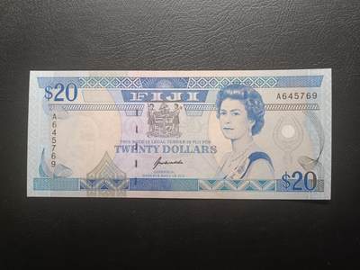 2026一月第二期，总212期 - 斐济1988版20元AUNC首冠A，嘉德大勋章女王和传统房屋