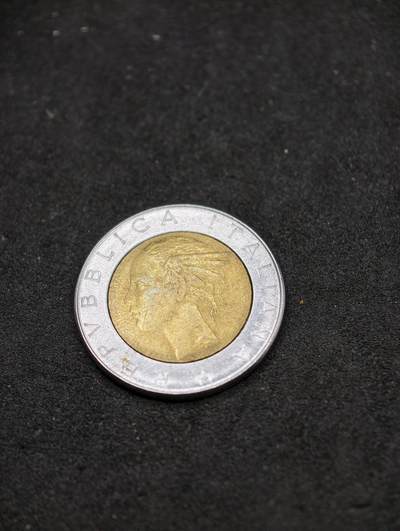 凯旋世界勋赏（第21期冬季大拍）（欢迎送拍）（对拍品有疑问请询问客服，不接受到手刀，出价默认拍品品相。请认真阅读拍卖规则！出价默认已认可！）（收到货请录制开箱视频，无视频概不处理问题。） - 意大利五百里拉1987为国家警官纪念币