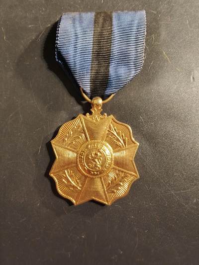 老王徽章第175期 - 比利时金级利奥波德二世奖章    早期单法语版