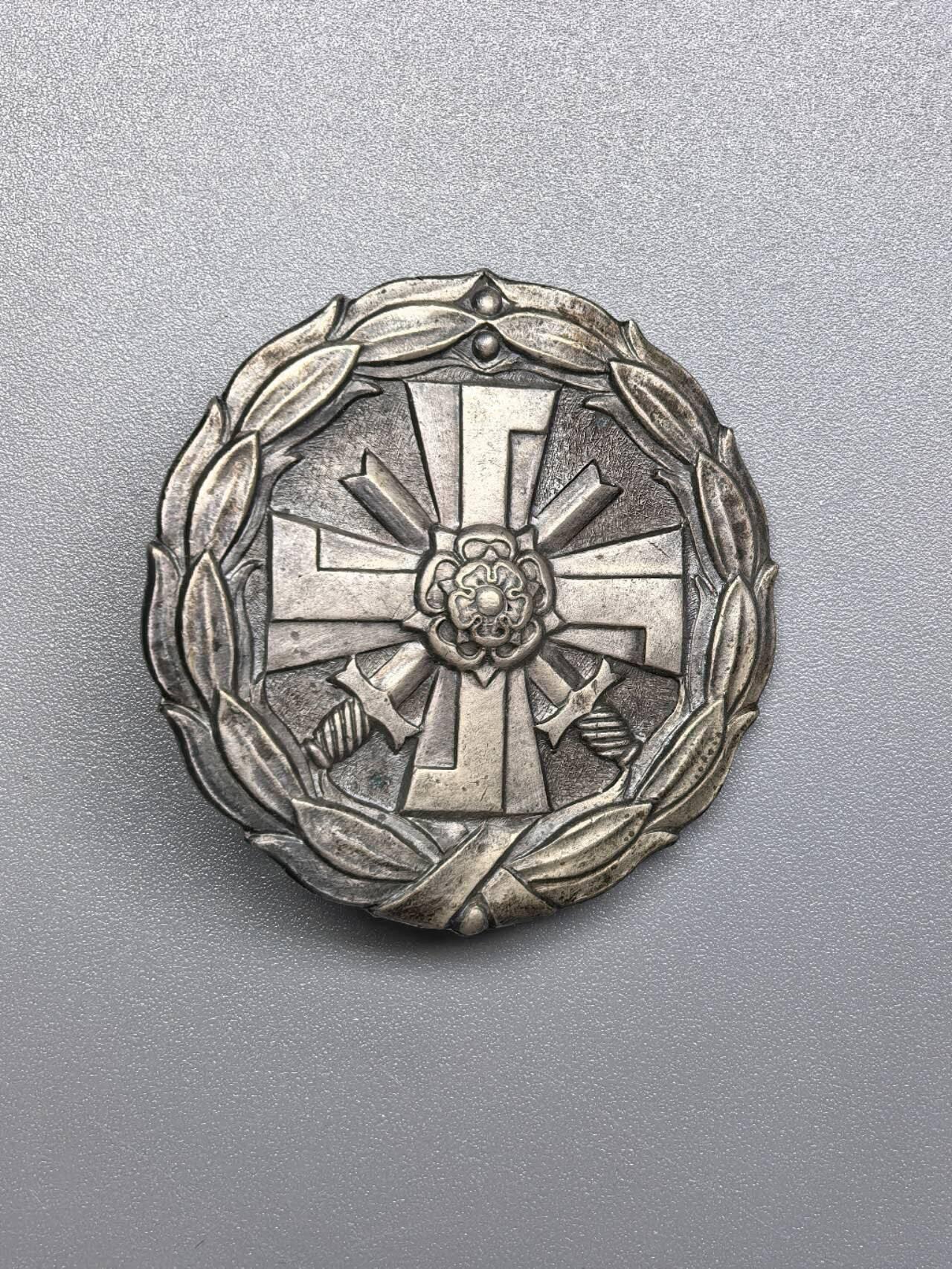 小驴勋章奖章收藏1月10日周六晚六点拍卖（珍爱和平，收藏战争，铭记历史，勿忘国耻，忠党爱国。有偿代拍，送拍规则在简介最后，参拍须阅读规则后再参拍，关系到运费包装发货时效真假辨别等关键信息，拍卖时不再发原图，看大图店主微信码在拍卖店铺介绍里）