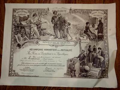 凯旋世界勋赏（第21期冬季大拍）（欢迎送拍）（对拍品有疑问请询问客服，不接受到手刀，出价默认拍品品相。请认真阅读拍卖规则！出价默认已认可！）（收到货请录制开箱视频，无视频概不处理问题。） - 1932年法国劳工与社会福利部颁发的互助荣誉表彰证书，是表彰个人在互助体系建设中贡献的国家级社会福利荣誉凭证