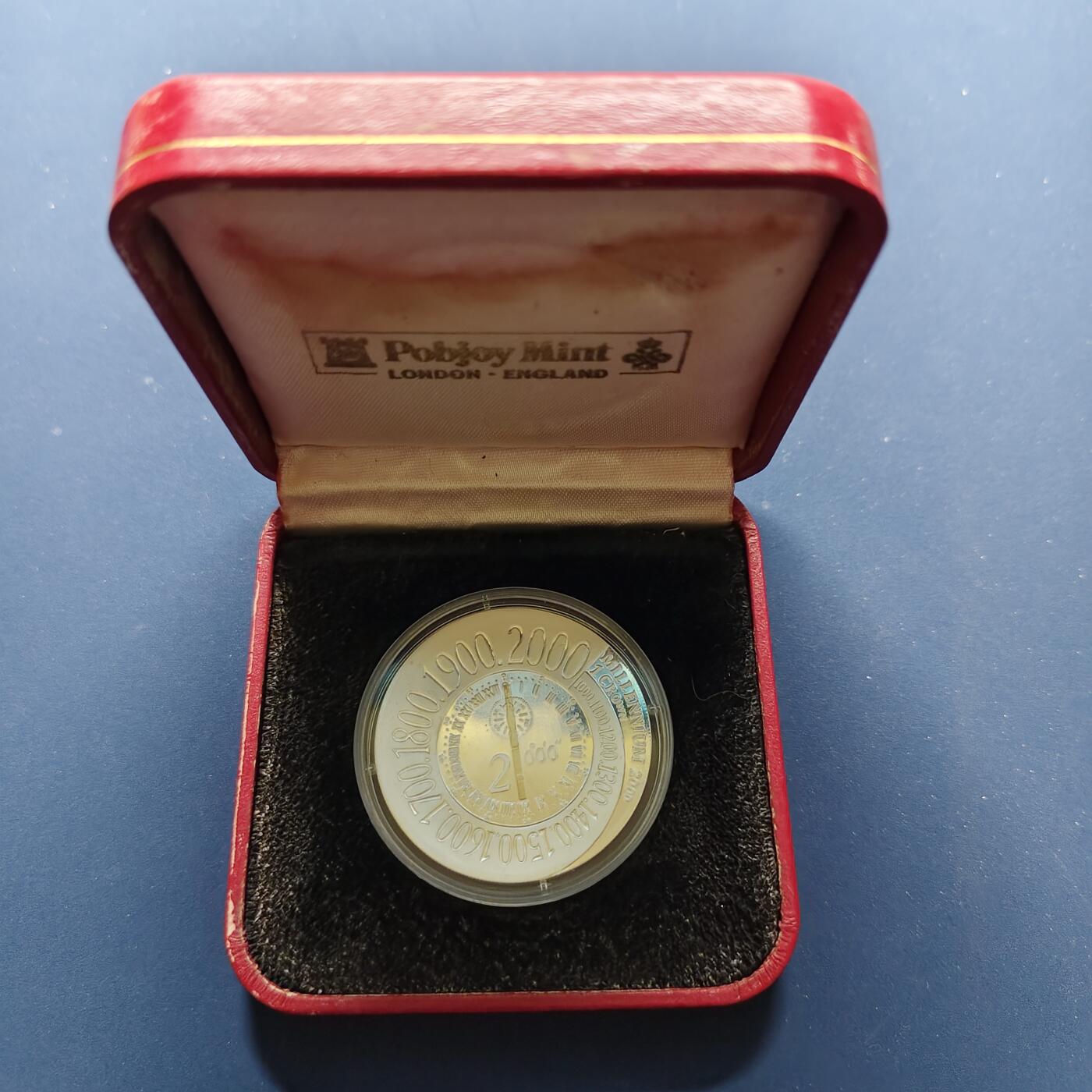 【全场包邮】纯粹捡漏拍493场 马恩岛2000年1克朗千禧年精制纪念银币-原盒【38.61毫米28.28克，纯银价约471元（按18元银价折算）】