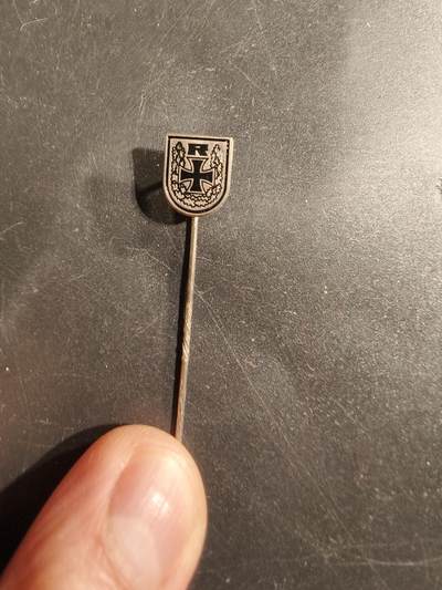 老王徽章第175期 - 德国铁十字风格针插