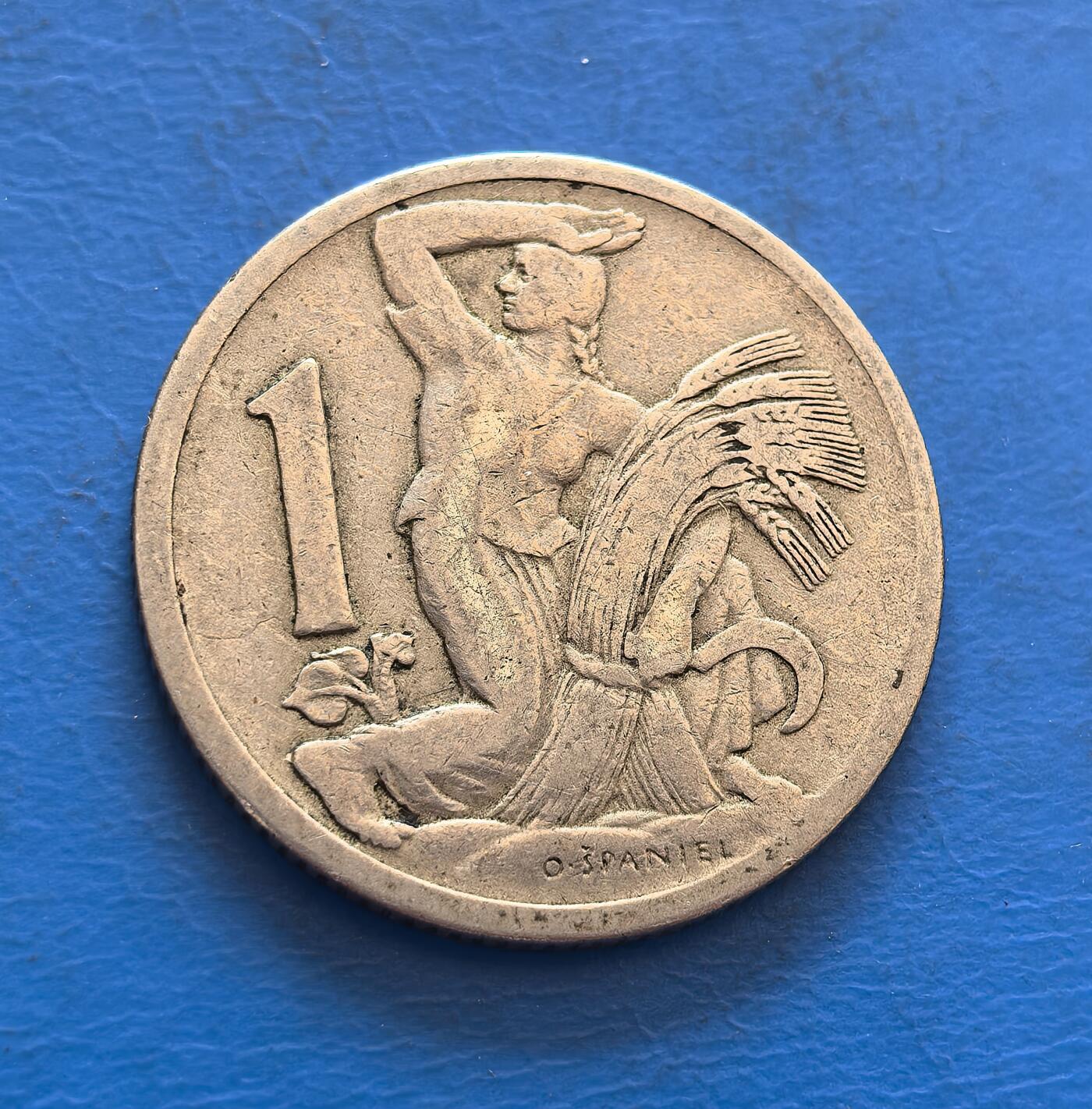 外国优质银币非洲美洲币，周六九点倒数截拍，满百包邮，持续收拍 捷克斯洛伐克 1924 年1 克朗，正面绘持麦穗的丰收女神（农业符号），背面展国徽雄狮 +“REPUBLIKA ČESKOSLOVENSKÁ”，金属币承载建国初期货币文化，兼具地域符号与古典纹饰收藏价值。