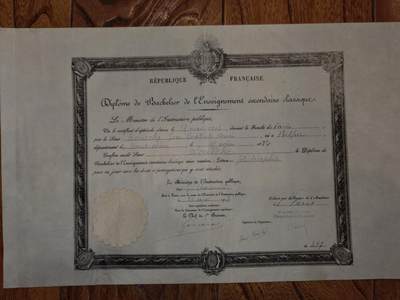 凯旋世界勋赏（第21期冬季大拍）（欢迎送拍）（对拍品有疑问请询问客服，不接受到手刀，出价默认拍品品相。请认真阅读拍卖规则！出价默认已认可！）（收到货请录制开箱视频，无视频概不处理问题。） - 羊皮纸1903年法国公共教育部分发的古典中等教育学士学位证书，是当时法国中等教育教师的核心资质凭证