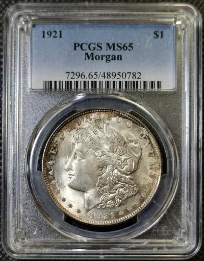 “甄选寰宇 · 臻藏岁华”新年精品场（直播拍卖）-甄臻铺-世界币章拍卖（第47期）送拍享返佣金等优惠多多 - PCGS-MS65分美国1921年摩根银币，镜面底板，双面环彩，盒子反面有裂