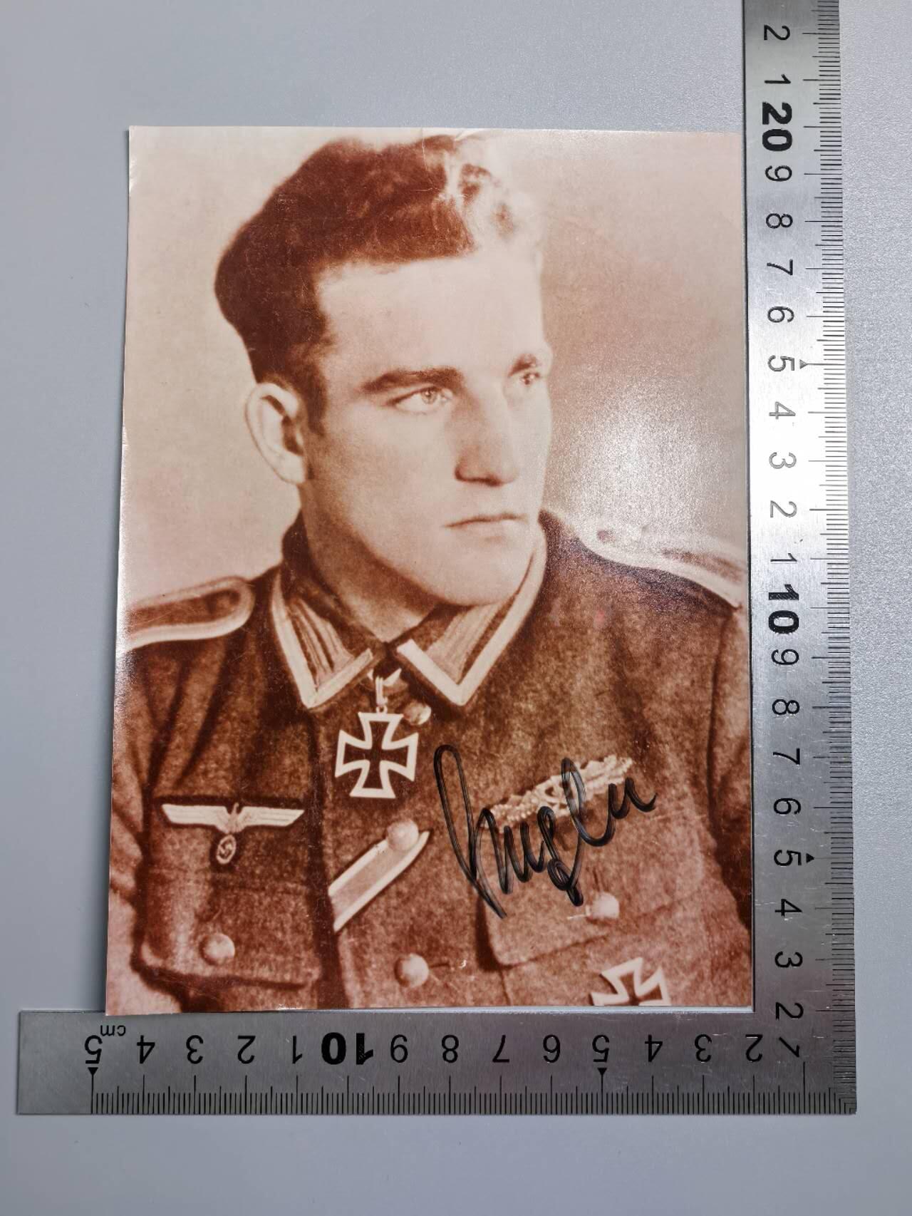 小驴勋章奖章收藏1月10日周六晚六点拍卖（珍爱和平，收藏战争，铭记历史，勿忘国耻，忠党爱国。有偿代拍，送拍规则在简介最后，参拍须阅读规则后再参拍，关系到运费包装发货时效真假辨别等关键信息，拍卖时不再发原图，看大图店主微信码在拍卖店铺介绍里）