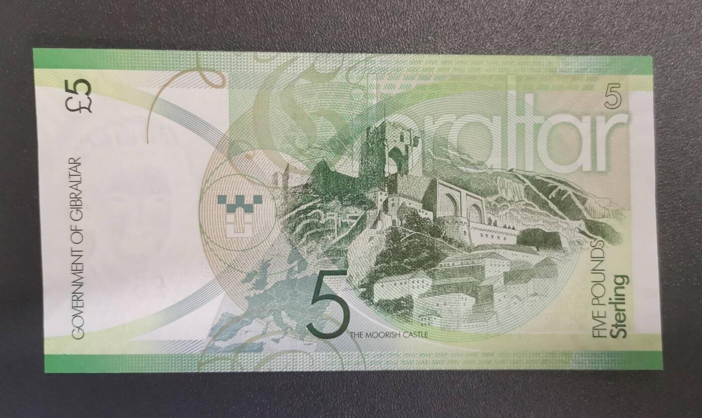 《艾美收藏》第228期-1.11周日外币精品 直布罗陀2011年AAA冠5镑UNC正面左下一处极轻微压痕 大头像女王漂亮