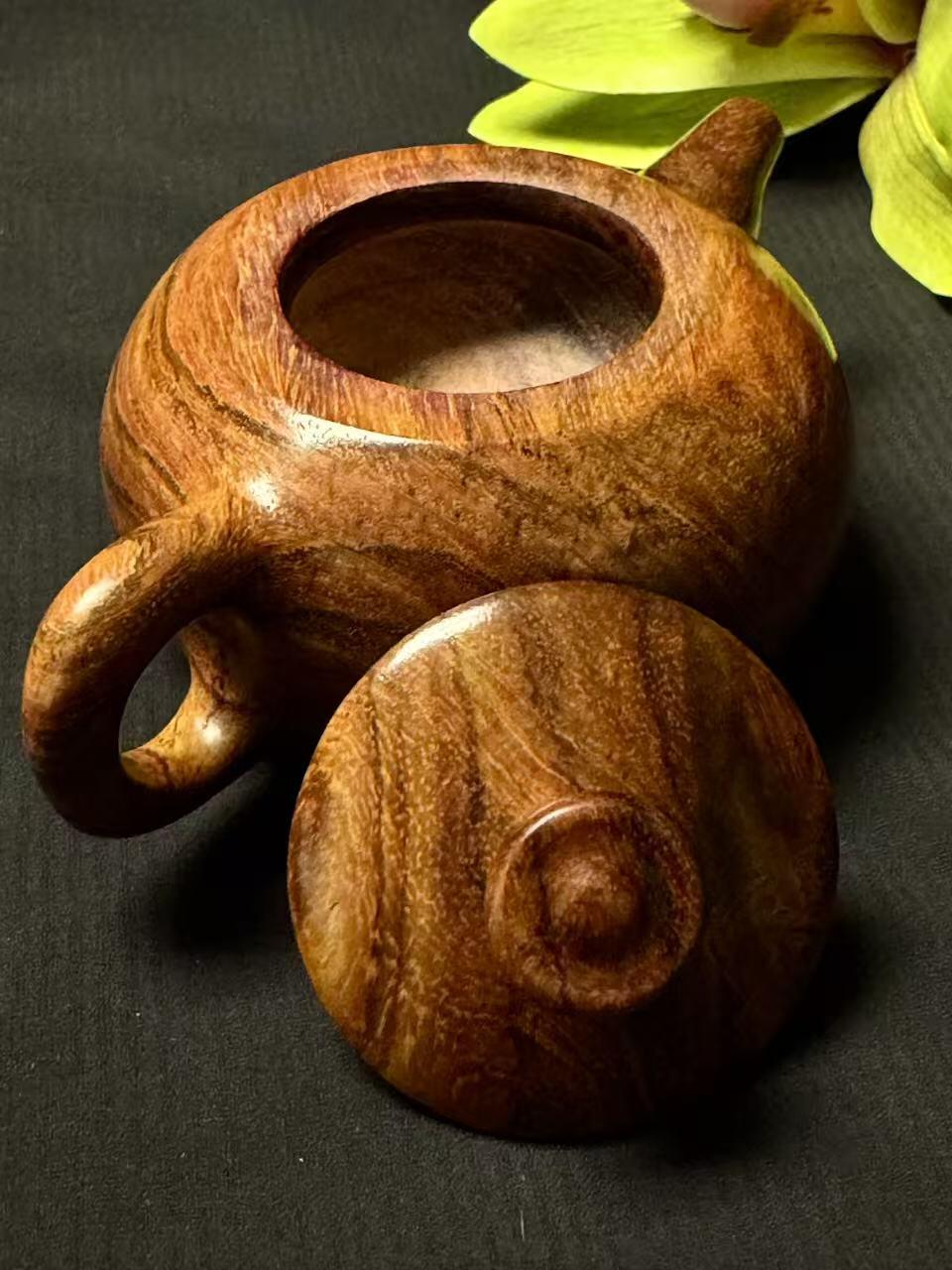 零元拍：海南黄花梨精工摆件茶壶把把壶，一块料制成，尺寸约：直径 7.8CM，高 5.8CM。