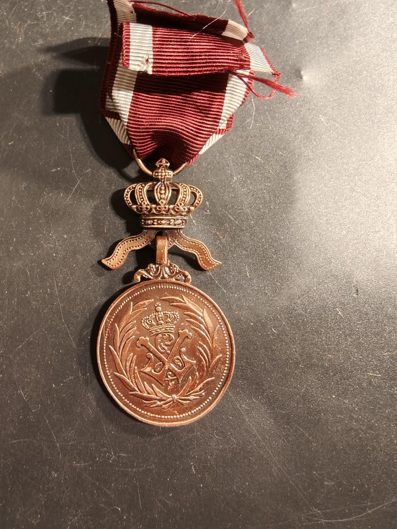 老王徽章第175期 比利时铜级王冠奖章