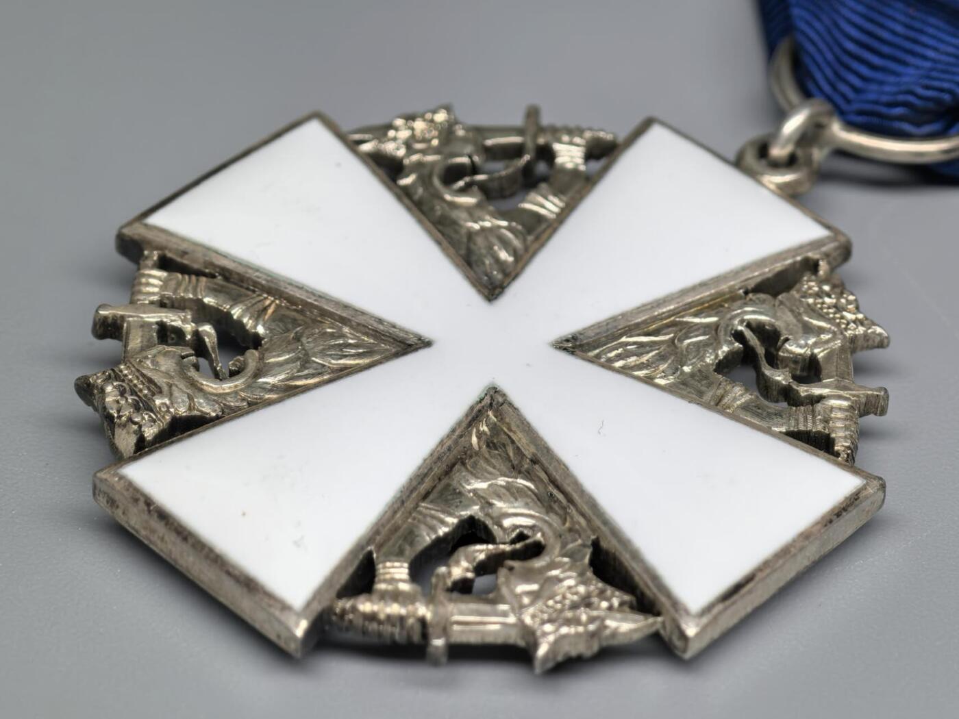 小驴勋章奖章收藏1月10日周六晚六点拍卖（珍爱和平，收藏战争，铭记历史，勿忘国耻，忠党爱国。有偿代拍，送拍规则在简介最后，参拍须阅读规则后再参拍，关系到运费包装发货时效真假辨别等关键信息，拍卖时不再发原图，看大图店主微信码在拍卖店铺介绍里）