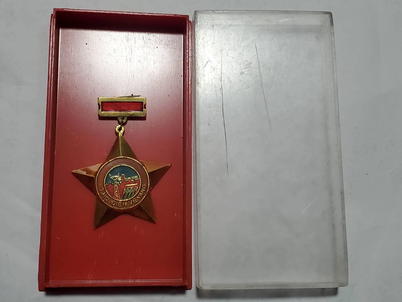 韵星假日拍卖第三十六期 -- Rimey Holidays Auction 36 越南社会主义共和国为电力事业贡献奖章 带原盒