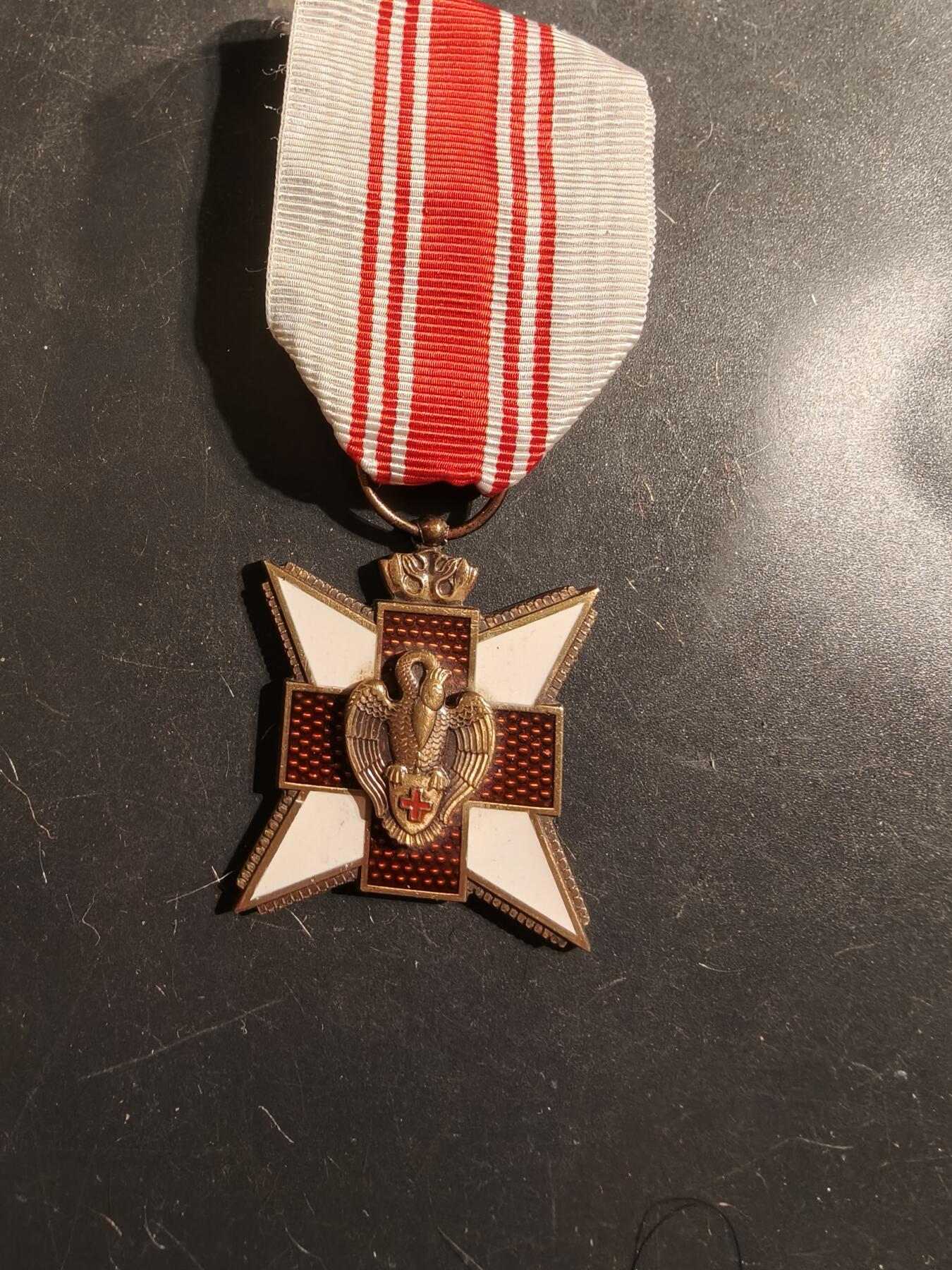 老王徽章第175期 比利时红十字会无偿献血纪念章  