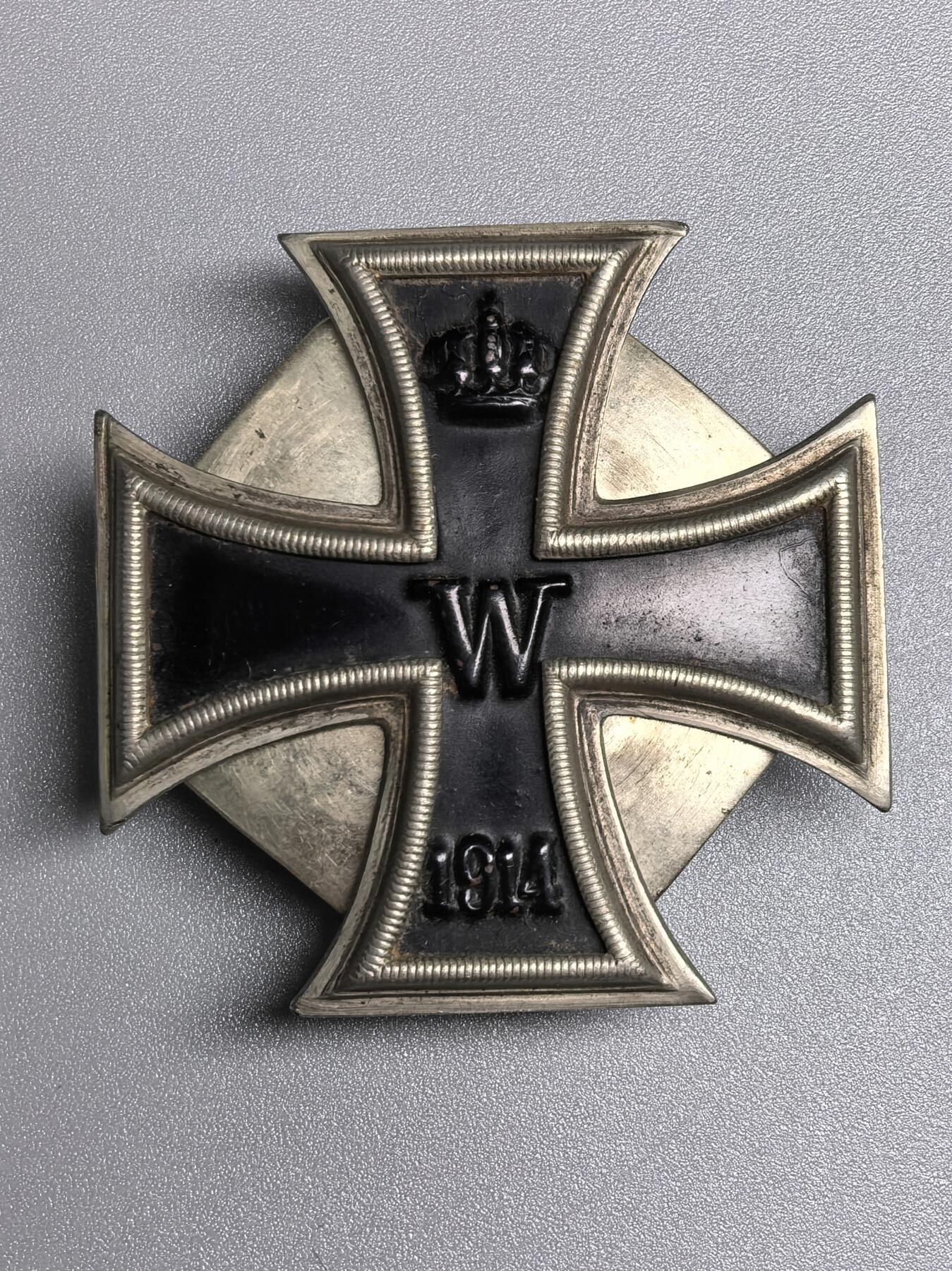 小驴勋章奖章收藏1月10日周六晚六点拍卖（珍爱和平，收藏战争，铭记历史，勿忘国耻，忠党爱国。有偿代拍，送拍规则在简介最后，参拍须阅读规则后再参拍，关系到运费包装发货时效真假辨别等关键信息，拍卖时不再发原图，看大图店主微信码在拍卖店铺介绍里）