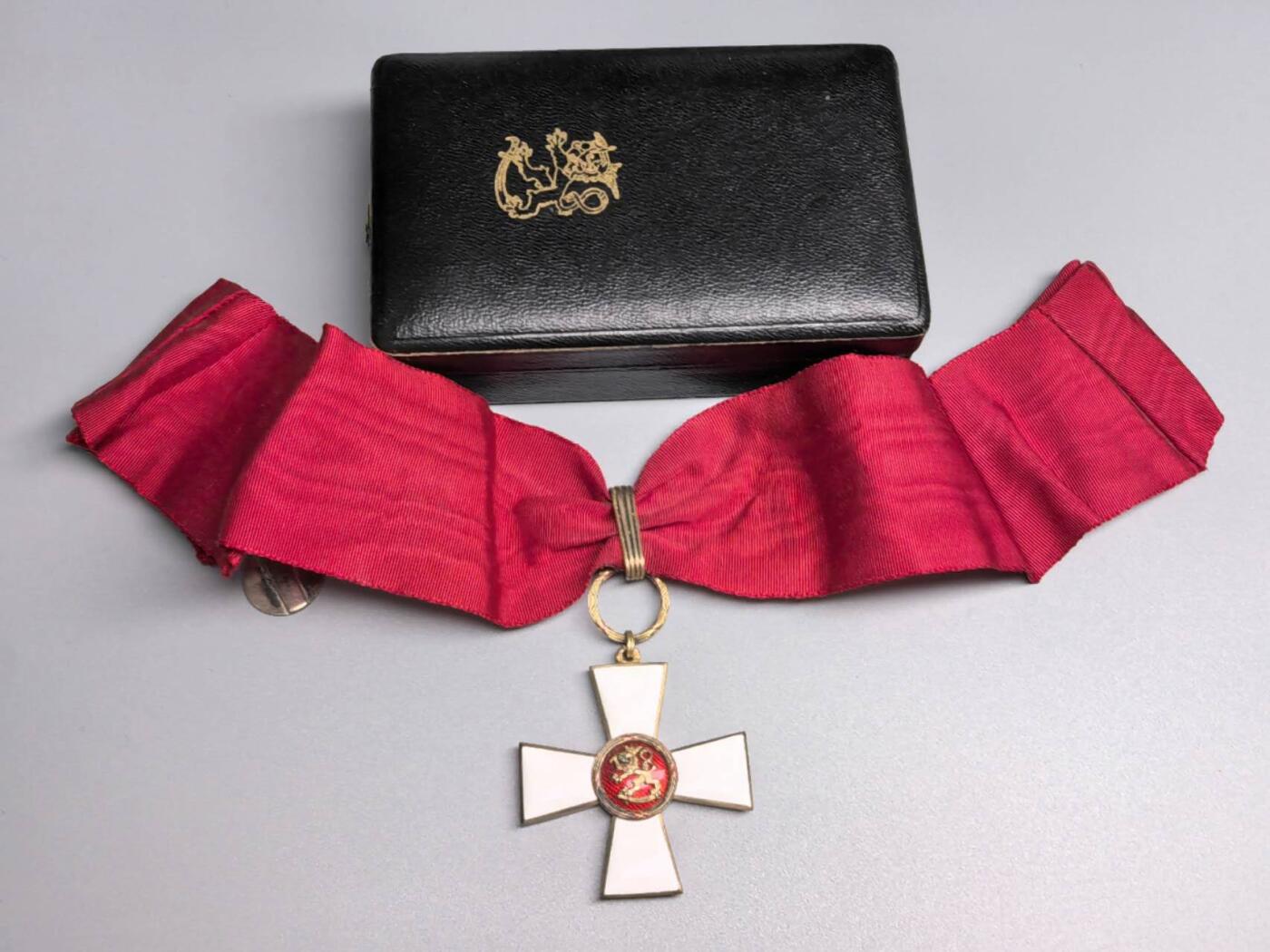 小驴勋章奖章收藏1月10日周六晚六点拍卖（珍爱和平，收藏战争，铭记历史，勿忘国耻，忠党爱国。有偿代拍，送拍规则在简介最后，参拍须阅读规则后再参拍，关系到运费包装发货时效真假辨别等关键信息，拍卖时不再发原图，看大图店主微信码在拍卖店铺介绍里）