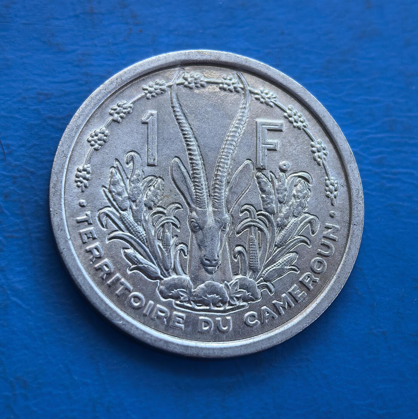 外国优质银币非洲美洲币，周六九点倒数截拍，满百包邮，持续收拍 超少见极美品法属喀麦隆1948 年 1 法郎，正面是法兰西共和国象征形象，背面绘羚羊（喀麦隆本土动物），属法殖时期西非货币，风格融合殖民与本土元素，具历史货币收藏价值。