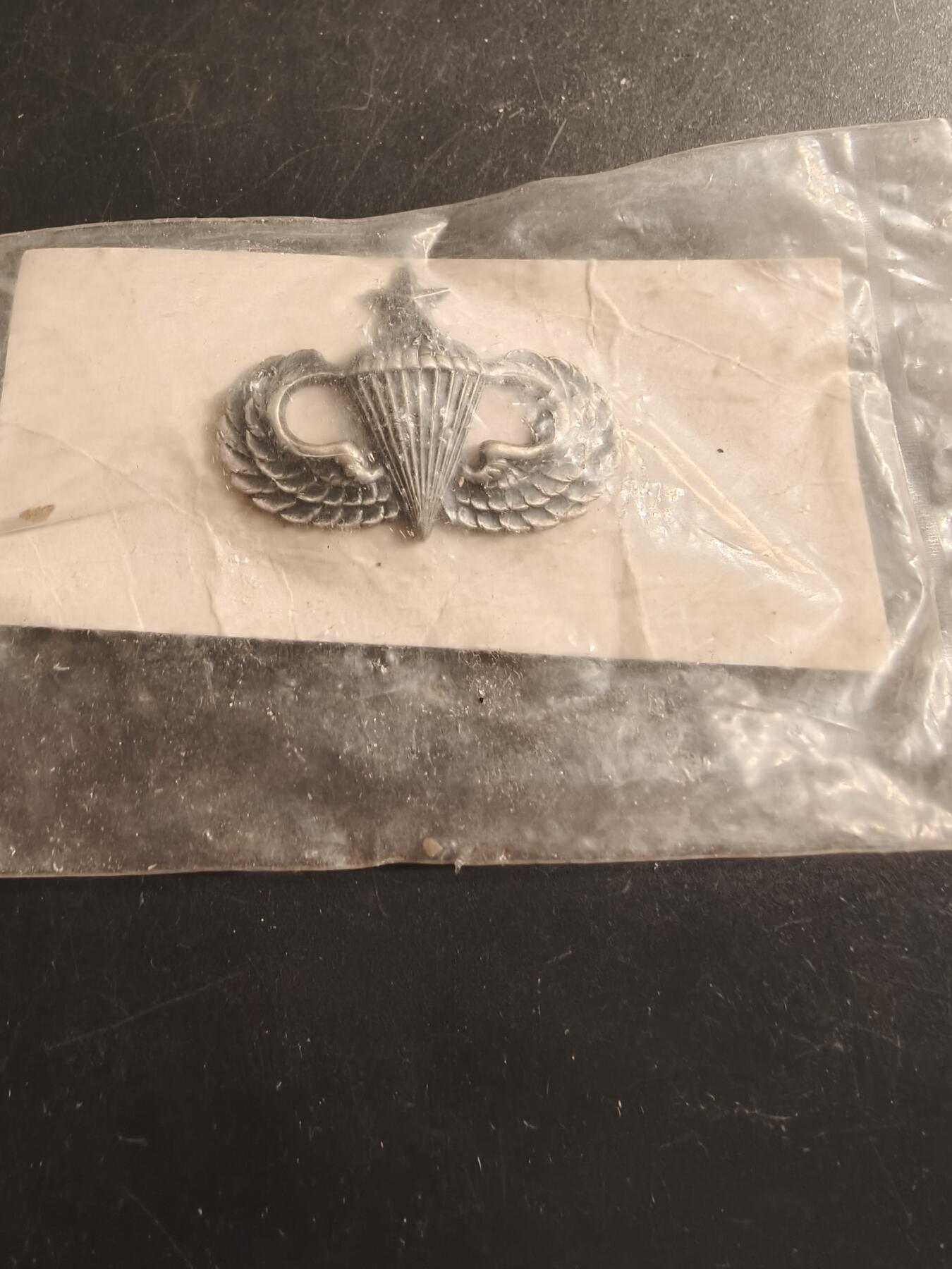 老王徽章第175期 美国空降兵中级伞降技能章    未拆封