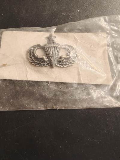 老王徽章第175期 - 美国空降兵中级伞降技能章    未拆封