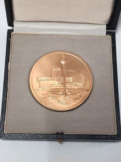 韵星假日拍卖第三十六期 -- Rimey Holidays Auction 36 - 民主德国柏林建设者奖章带原盒