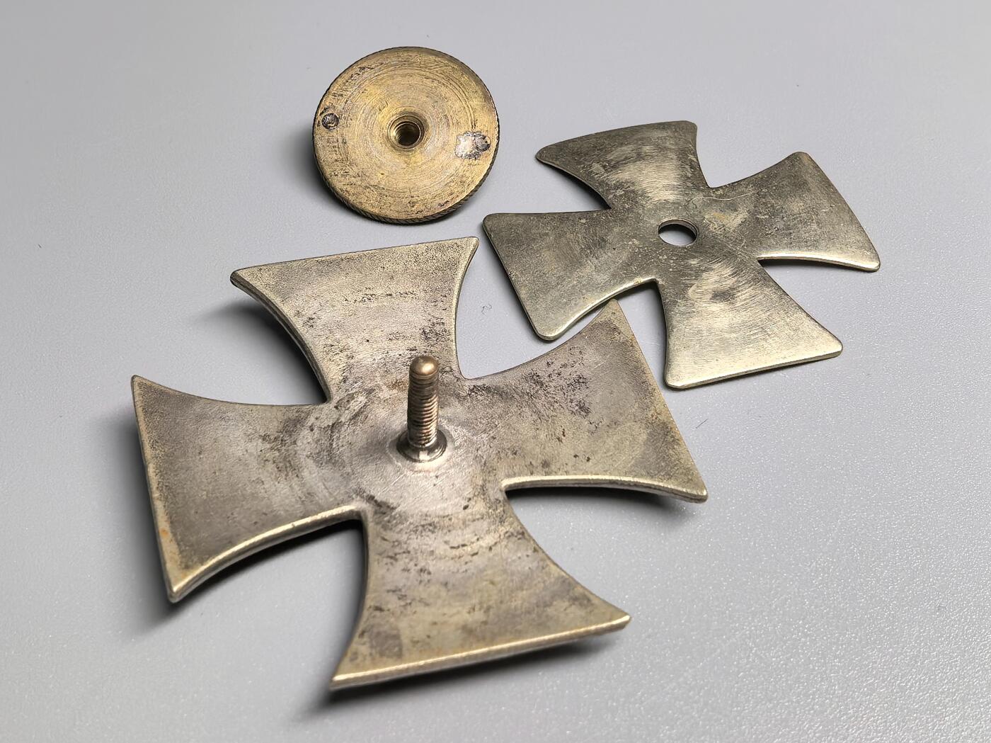 小驴勋章奖章收藏1月10日周六晚六点拍卖（珍爱和平，收藏战争，铭记历史，勿忘国耻，忠党爱国。有偿代拍，送拍规则在简介最后，参拍须阅读规则后再参拍，关系到运费包装发货时效真假辨别等关键信息，拍卖时不再发原图，看大图店主微信码在拍卖店铺介绍里）