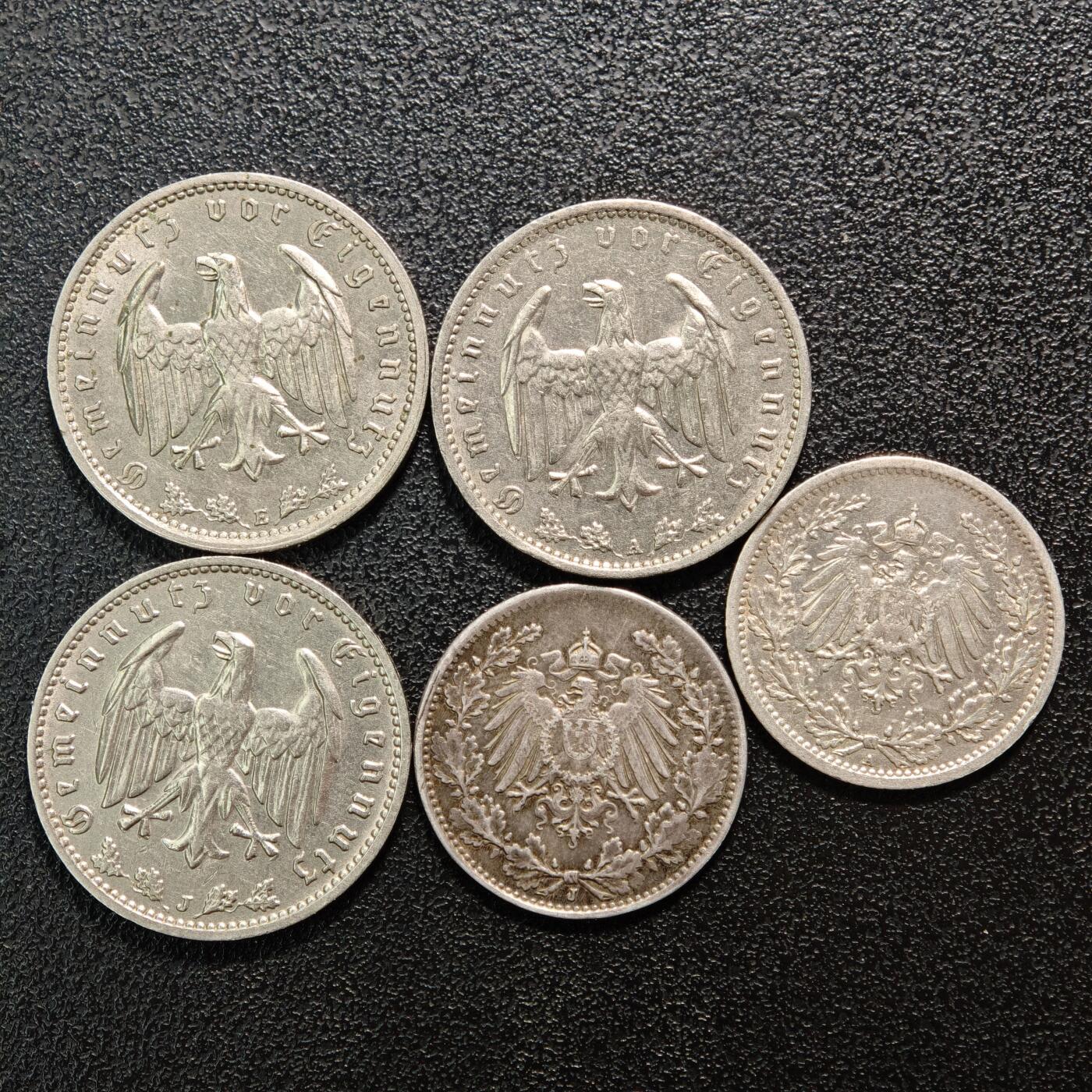 【德藏】世界币章拍卖第161期 5枚一组 德国德二时期1907/1918年二分之一马克银币2枚（包浆好品）+德三时期1934/1937年1马克镍币3枚 直径约：22.9mm/枚1，20.2mm/枚1/2；重约：4.7g/枚1，2.8g/枚1/2