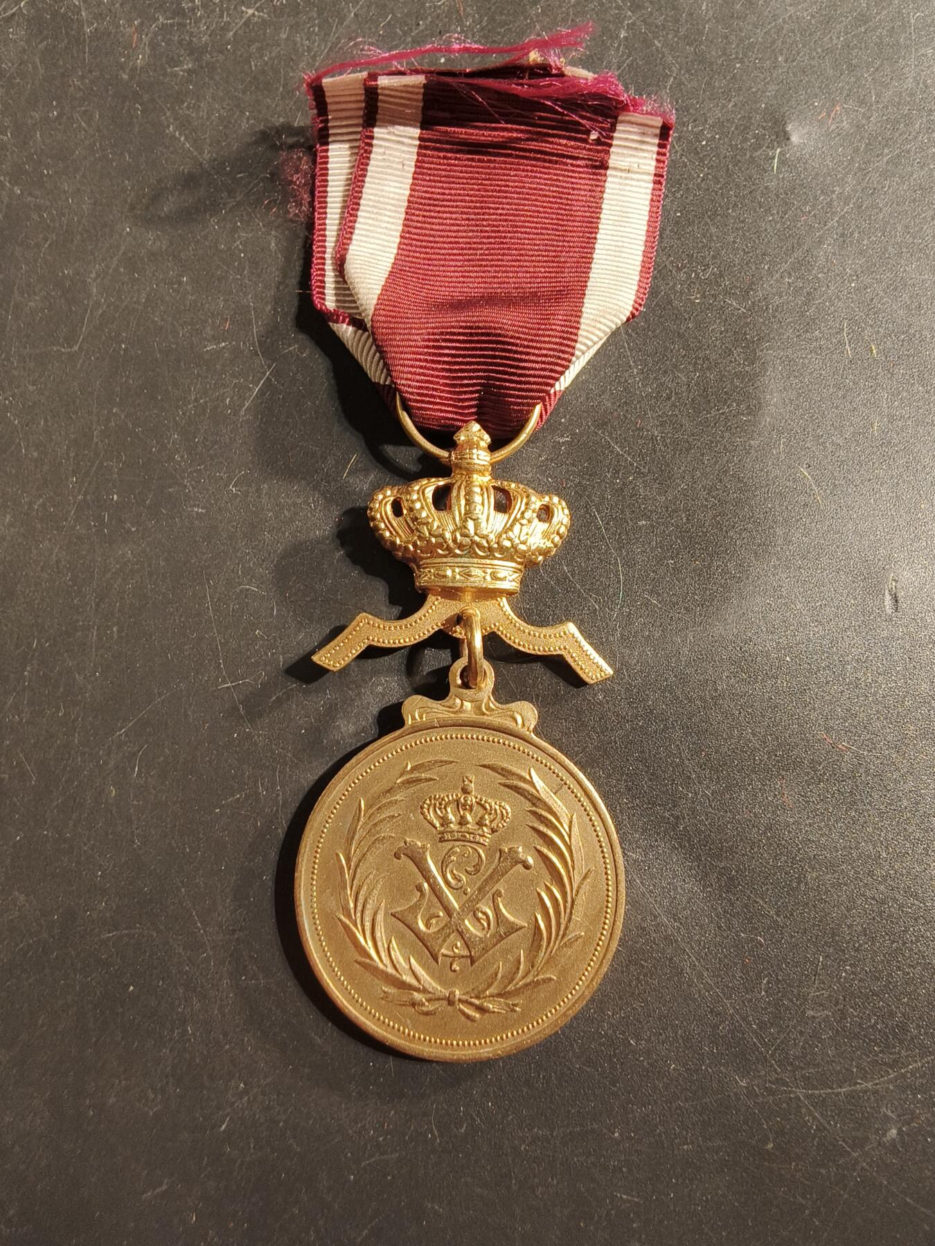 老王徽章第175期 比利时金级王冠奖章