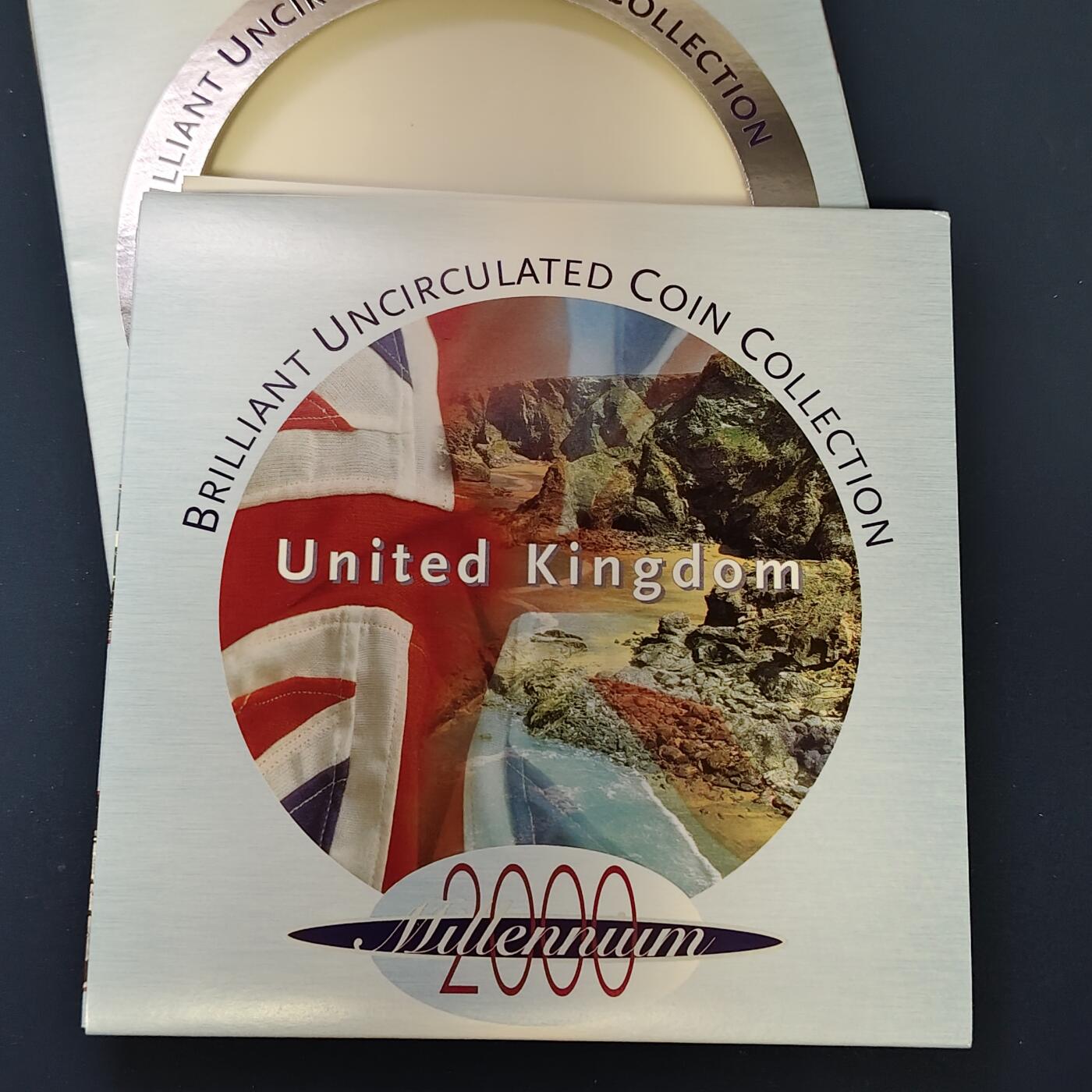 【全场包邮】纯粹捡漏拍492场【封装套币专场】-注意佣金 英国2000年官方封装套币-含2镑机械时代+1镑威尔士红龙+50便士公共阅读+流通套币