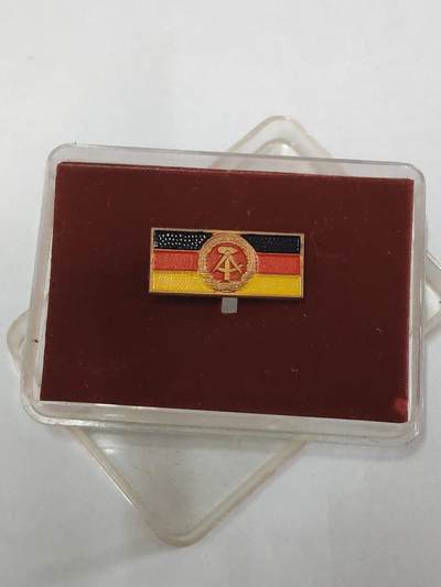 韵星假日拍卖第三十六期 -- Rimey Holidays Auction 36 - 民主德国集体劳动模范略早期版带原盒