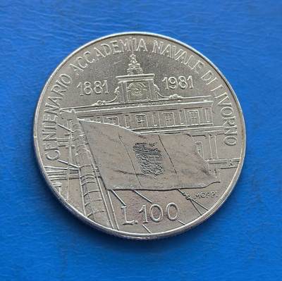 外国优质银币非洲美洲币，周六九点倒数截拍，满百包邮，持续收拍 - 意大利1981 年 100 里拉纪念币，正面绘利沃诺海军学院建筑（百年纪念），背面展船舵锚组合（海军元素），银质币兼具机构纪念与军事文化标识，收藏主题鲜明。