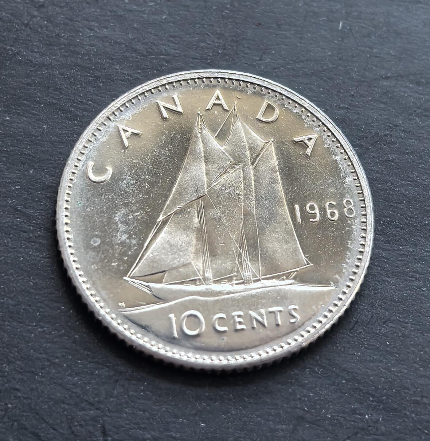 外国优质银币非洲美洲币，周六九点倒数截拍，满百包邮，持续收拍 加拿大1968 年精制 10 分币，正面是伊丽莎白二世像，背面绘帆船图案（呼应加拿大航海文化），币面风格简洁，是该国经典流通币，兼具历史流通与收藏纪念价值。