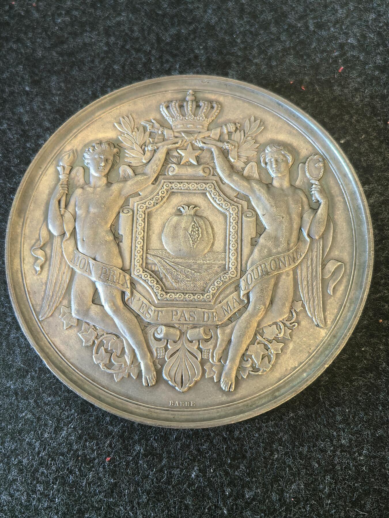 “多子多福·天使送福”，1843年法国银章，路易菲利普国王的七十大寿。