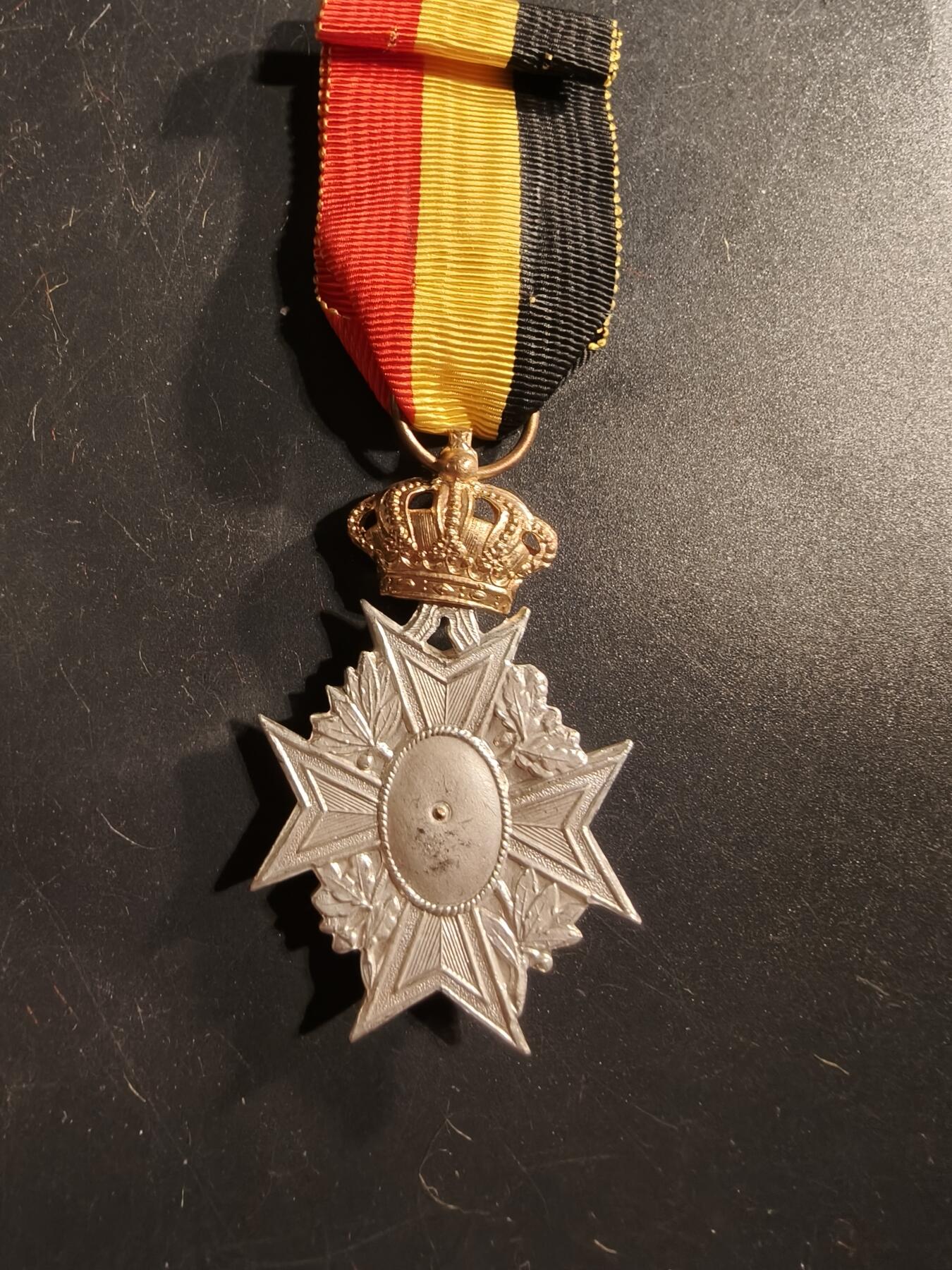 老王徽章第175期 比利时金级工业特别勋章