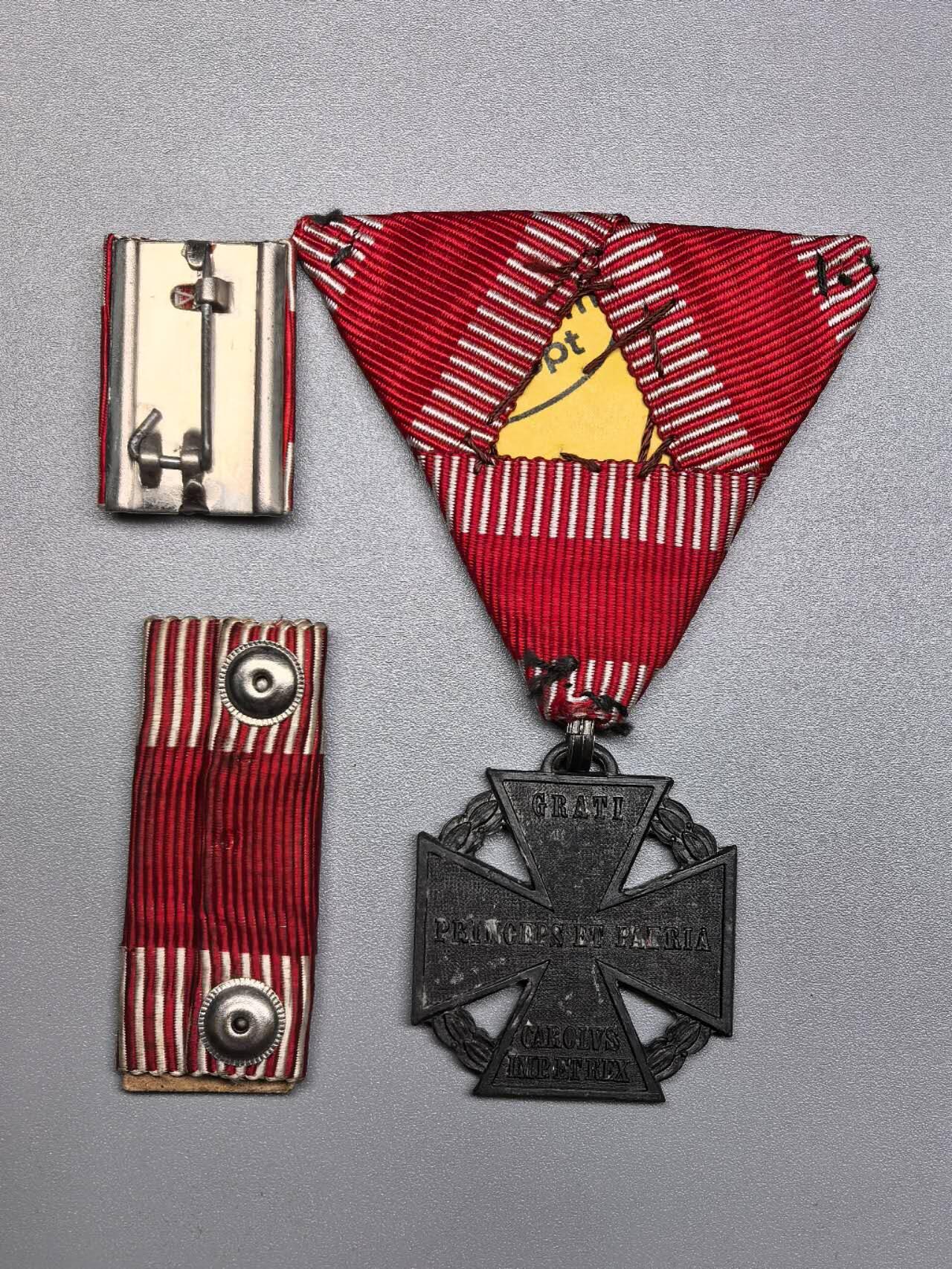 小驴勋章奖章收藏1月10日周六晚六点拍卖（珍爱和平，收藏战争，铭记历史，勿忘国耻，忠党爱国。有偿代拍，送拍规则在简介最后，参拍须阅读规则后再参拍，关系到运费包装发货时效真假辨别等关键信息，拍卖时不再发原图，看大图店主微信码在拍卖店铺介绍里）