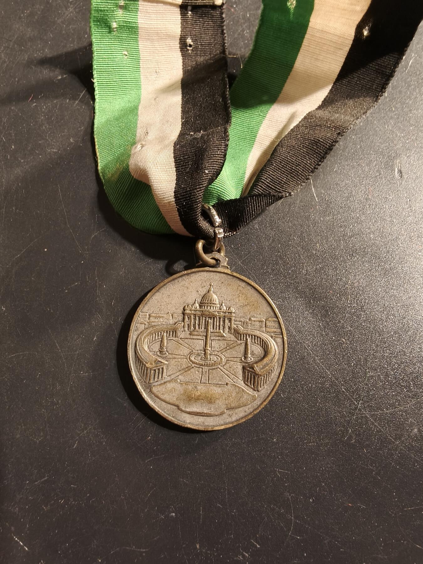 老王徽章第175期 教皇庇护九世纪念章