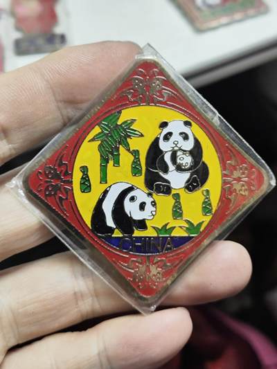 浓郁中国风景泰蓝冰箱贴 - 熊猫图