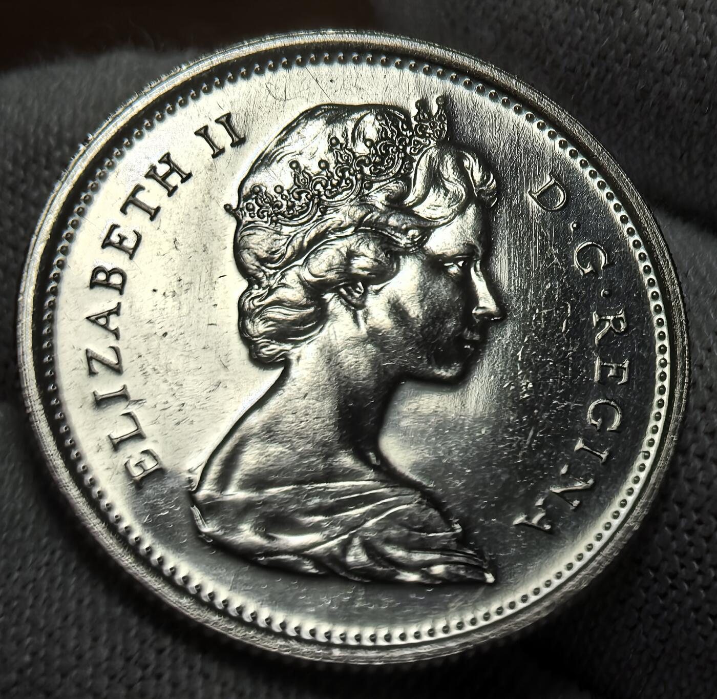 外国优质银币非洲美洲币，周六九点倒数截拍，满百包邮，持续收拍 加拿大 1970 年25 分精制币，正面是伊丽莎白二世像，背面绘驯鹿头像（加拿大标志性动物），币面工艺细腻，题材具本土特色，兼具流通纪念与收藏价值。