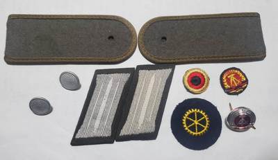 韵星假日拍卖第三十六期 -- Rimey Holidays Auction 36 - 民主德国配件一组 士官肩章 领章 帽徽 标识等