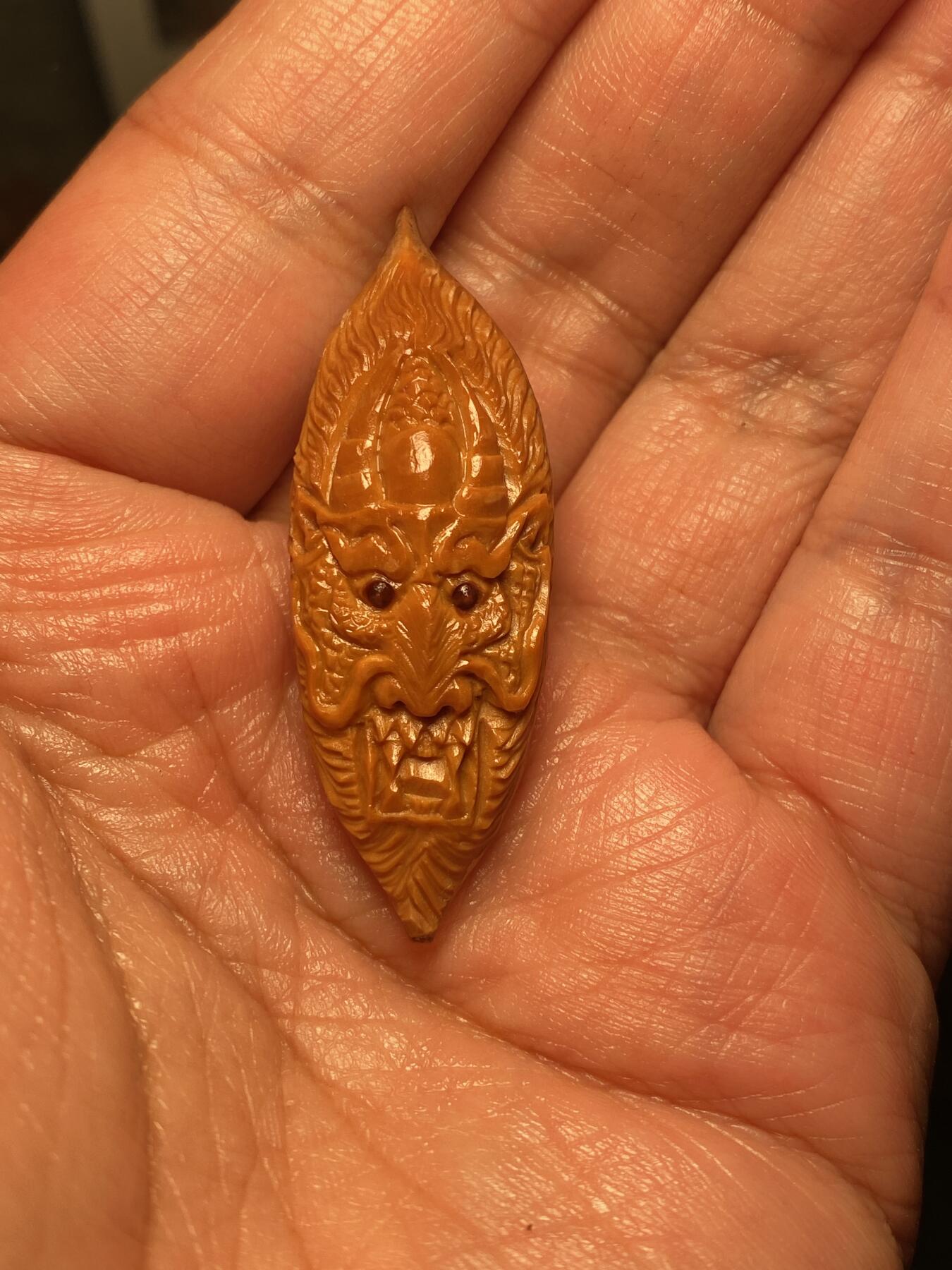 苏工名家王红秋个人作品展示 苏工核雕纯手工雕刻，超长二花瑞龙单籽，个性十足，市场无同款，尺寸1。7x4.88喜欢的来