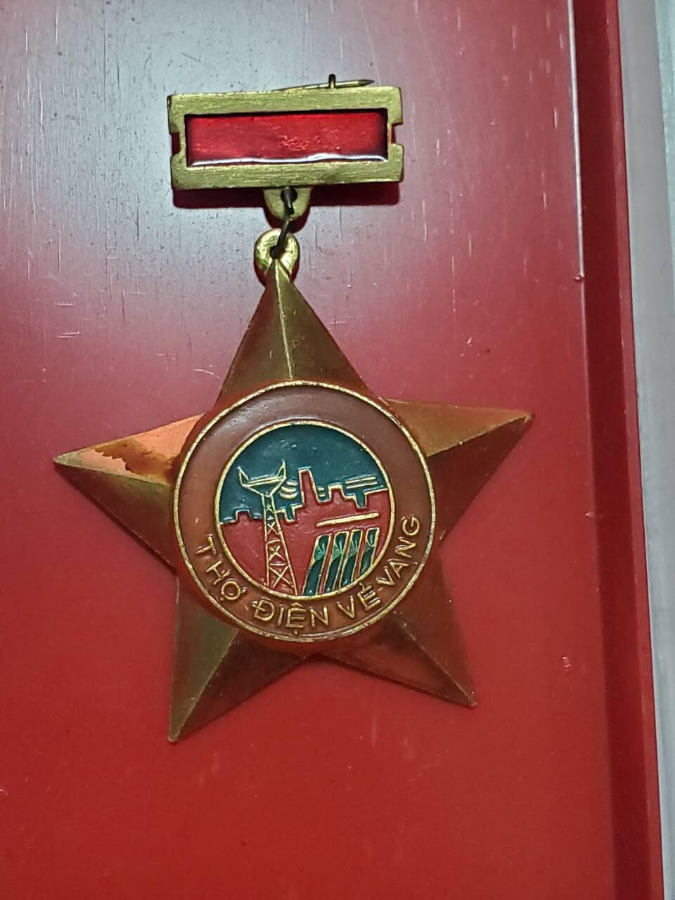 韵星假日拍卖第三十六期 -- Rimey Holidays Auction 36 越南社会主义共和国为电力事业贡献奖章 带原盒