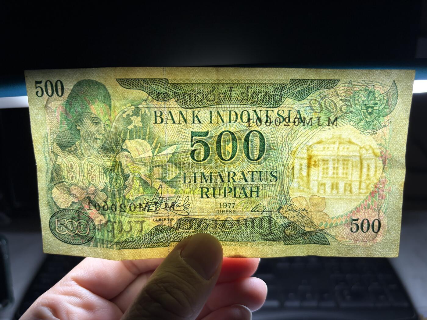 2026年集古藏今外币拍卖第一期-第3场—（总第300拍-纸币专场），本期拍完结算一次，发货时间2-3天，休息几天后继续新的一期拍卖。 1977年印尼500盾