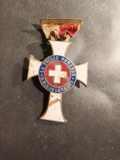 老王徽章第175期 - 瑞士红十字会洛桑圣母院十字纪念章