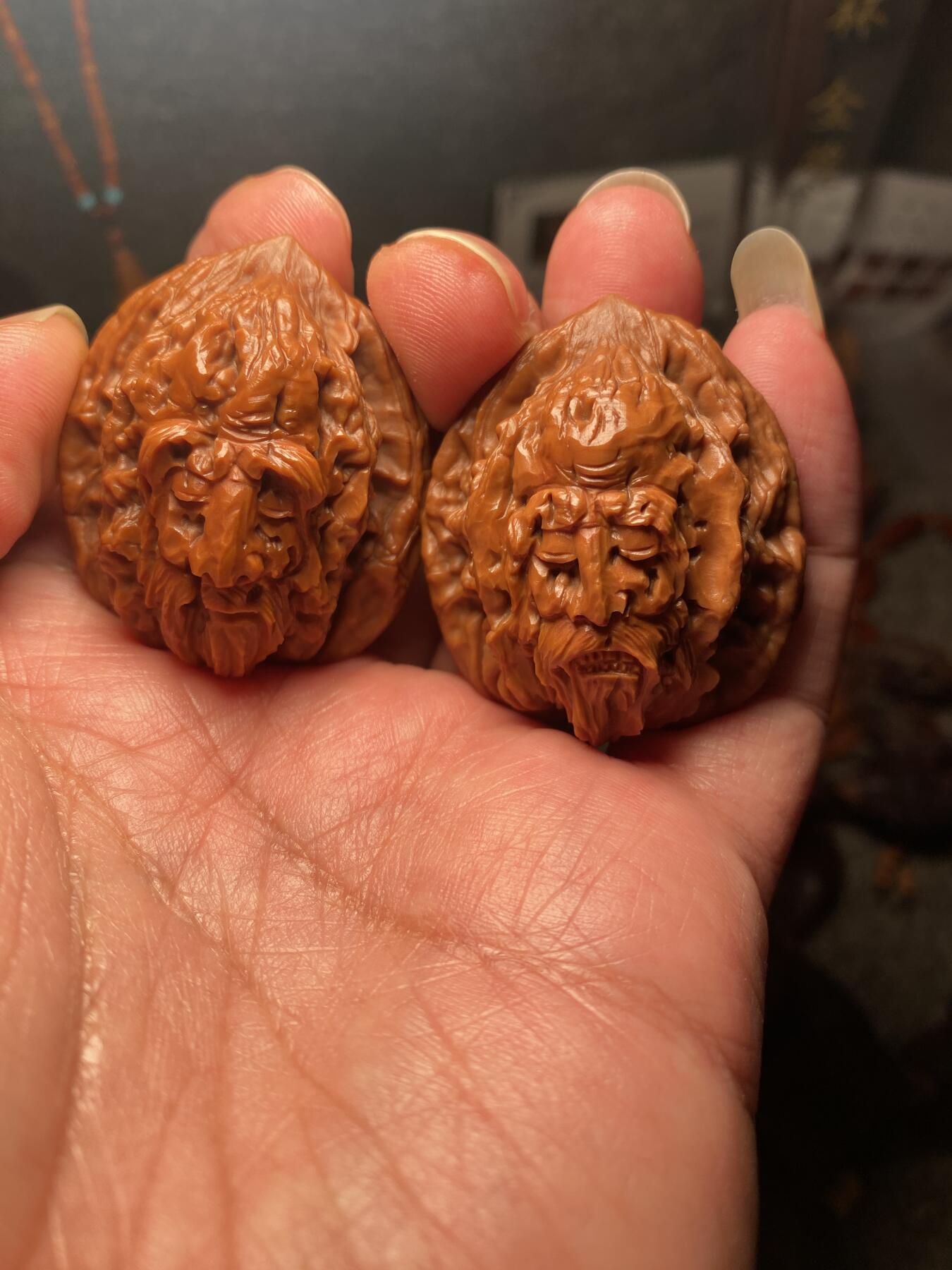 苏工名家王红秋个人作品展示 福利苏工核雕，纯手工核桃雕刻南极仙翁一对个性十足，等待有缘人，市场无同款，尺寸3。7喜欢的来