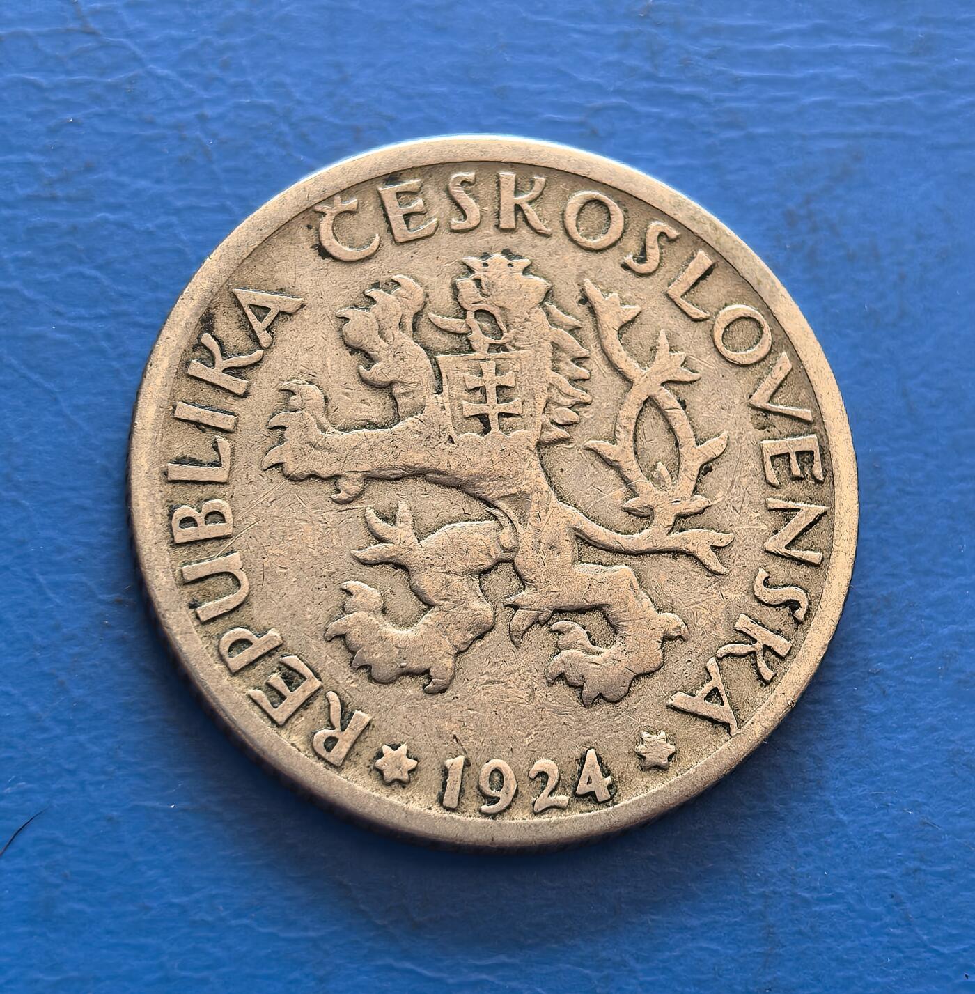 外国优质银币非洲美洲币，周六九点倒数截拍，满百包邮，持续收拍 捷克斯洛伐克 1924 年1 克朗，正面绘持麦穗的丰收女神（农业符号），背面展国徽雄狮 +“REPUBLIKA ČESKOSLOVENSKÁ”，金属币承载建国初期货币文化，兼具地域符号与古典纹饰收藏价值。