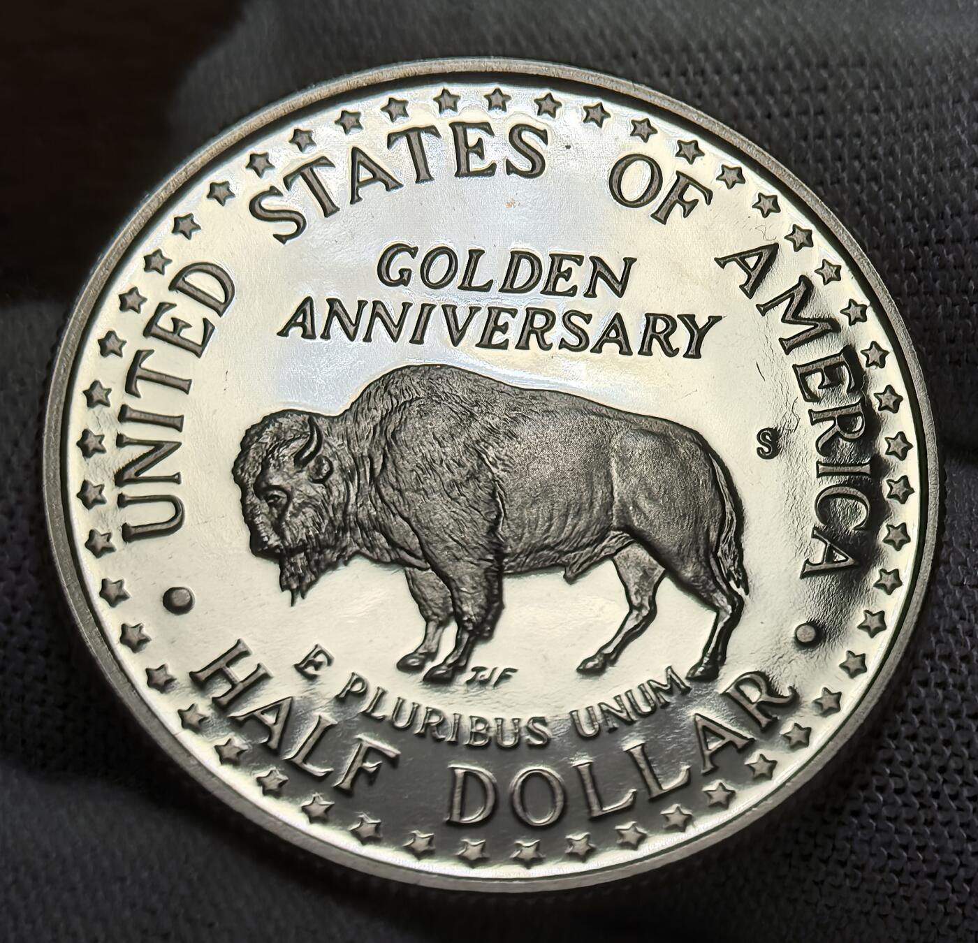 外国优质银币非洲美洲币，周六九点倒数截拍，满百包邮，持续收拍 稀少精制币美国1991 年拉什莫尔山纪念半元，正面呈现四总统像，背面饰美洲野牛，纪念拉什莫尔山建成 50 周年，精制币工艺精湛，具历史地标与收藏价值。